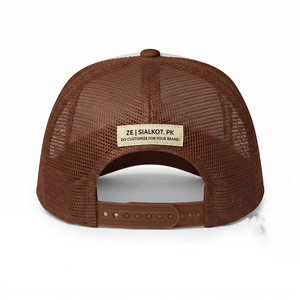 Gorra Trucker Premium de Cinco Paneles, 320 GSM, Algodón y Poliéster, Parte Delantera Blanca y Marrón, Parte Trasera de Malla, con Logotipo Personalizado - Product Image 2