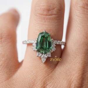 Impresionante Anillo de Aniversario/Boda para Mujer en Oro Blanco de 14K con Diamante Cultivado en Laboratorio de 2.18 CT VS1 con Corte Escudo, Diseño Inspirado en la Naturaleza - Product Image 3