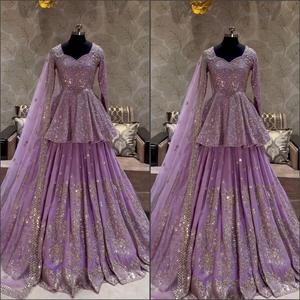 Atractivo Conjunto de Top y Lehenga con Bordado de Georgette y Lentejuelas con Dupatta Color Lavanda - Product Image 4