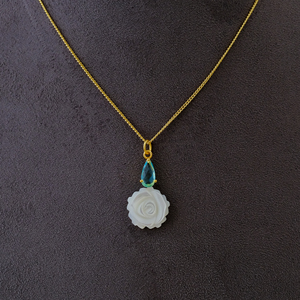 Collier pendentif fleur de rose sculptée à la main, nacre, pierre précieuse, breloque coquillage, bijoux bohèmes faits à la main, cadeau pour femme - Product Image 2