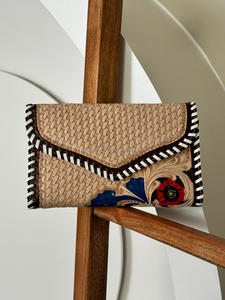 Portefeuille en cuir sculpté usiné à la main pochette étui de téléphone portefeuille élégant fleur de soleil occidental pour les femmes - Product Image 3