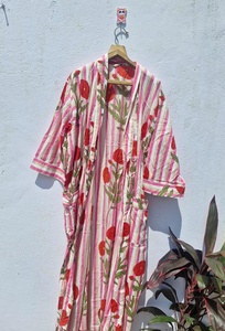 Robe kimono en coton rayée rose à motifs floraux, légère, pour l'été, tenue de plage bohème, vêtements de spa - Product Image 5