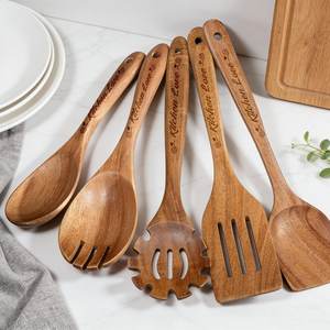 Juego de Utensilios de Cocina de Madera de Acacia Personalizado, Cucharas y Espátulas de Madera Grabadas, Regalo de Boda o Inauguración de Casa - Product Image 2