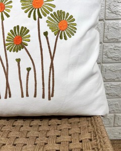 Funda de Cojín Cuadrada Moderna con Bordado Floral, 100% Algodón, para Decoración del Hogar y Hoteles - Product Image 1