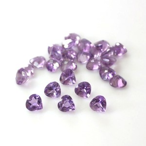 Ametyste violette naturelle facettée en forme de cœur, pierre précieuse calibrée de 7 mm pour la fabrication de bijoux, vente en gros de pierres précieuses - Product Image 1