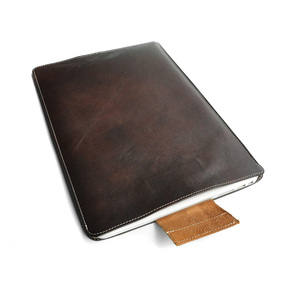 Housse d'ordinateur portable moderne en cuir véritable durable, fine, résistante à l'eau, légère et sécurisée - Product Image 4