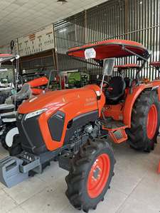 Tractor Kubota L5228 - Tractor de Alto Rendimiento de 52HP y 4WD para Aplicaciones Agrícolas, de Jardinería y Construcción - Product Image 1