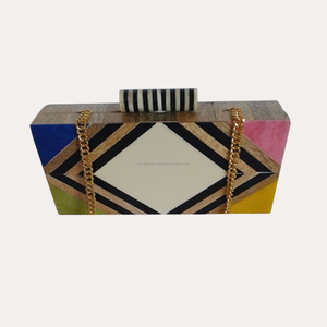 Pochette en résine et incrustation de bois pour femmes Primum Design avec bouton de décoration en laiton Doublure en coton de style vintage décontracté - Product Image 1
