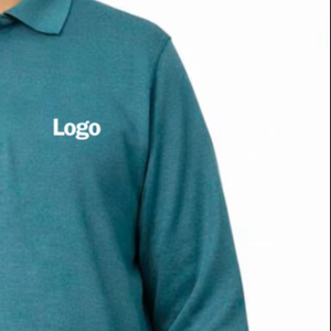 เสื้อเชิ้ตแขนยาวผู้ชาย ผ้าฝ้าย 100% ระบายอากาศได้ดี สไตล์ลำลอง พิมพ์ลายโลโก้ด้านหน้าด้วยเทคนิคฮีททรานเฟอร์ - Product Image 4