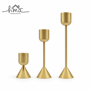 Ensemble de porte-bougies modernes en métal doré, grands supports pour bougies coniques, base minimaliste en forme de cône, élégant centre de table pour la décoration intérieure - Product Image 1