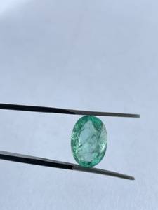 Pierre précieuse ovale naturelle en émeraude verte pour la fabrication de bagues, pendentifs et bijoux fins, idéale comme cadeau - Product Image 1