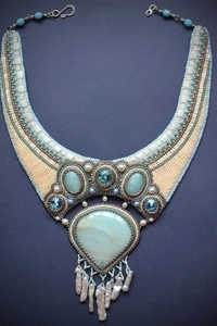 Bufanda de collar bordado a mano de estilo diferente y blanco de buena calidad con bonito collar de cuentas de pendiente - Product Image 3