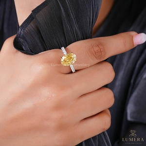 Bague de fiançailles de luxe en or massif plaqué avec diamant jaune fantaisie de taille ovale cultivé en laboratoire, sertie pavé, certifiée IGI, bijoux fins personnalisés - Product Image 1