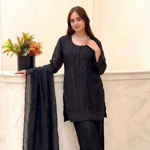 Tenue de soirée de créateur avec broderies et perles, haut brodé, bas brodé et dupatta, prête à porter - Product Image 1