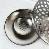 Brûleur d'encens contemporain en acier inoxydable festonné avec couvercle à découpes géométriques, brûleur d'oud aromatique, biologique et naturel
