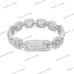 สร้อยข้อมือแบบ Iced Out ประดับเพชรโมอิสซาไนต์ทรงบาแกตต์ ชุบโรเดียม เงินแท้ 925 เครื่องประดับฮิปฮอปแบบหนา - Product Image 3