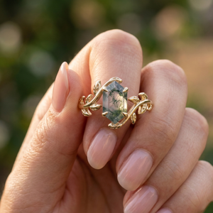 Anillo de Compromiso Largo con Ágata Musgosa Hexagonal y Detalles de Diamantes de Laboratorio DEF VS, Joyería Nupcial, Anillo de Oro Personalizado - Product Image 3