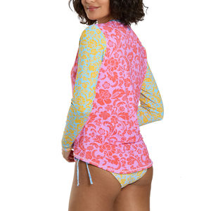 Camiseta Deportiva para Mujer con Diseño Personalizado por Sublimación, de Alta Calidad, para Entrenamiento, Gimnasio y Fitness, Ajuste Delgado - Product Image 2