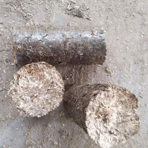 Briquettes de maïs haute densité, combustible biomasse renouvelable, longue durée de combustion, faible fumée, pour barbecue, poêle, chaudière, chauffage, économie d'énergie, le meilleur - Product Image 1