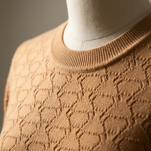 Pull en maille texturée style décontracté à manches courtes mi-longues grande taille avec col à nœud décoré de dentelle et boutons pour l'été – ODM - Product Image 3