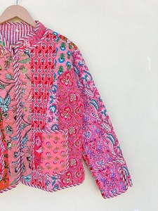 Veste Kantha en coton faite à la main Patchwork Vêtements pour femmes Manteau réversible matelassé - Product Image 5