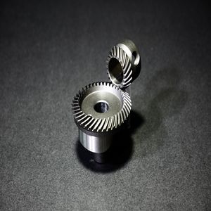 ชิ้นส่วนเหล็กเฟืองเกลียวบีเวลประสิทธิภาพสูงเอ็นจิเนียร์แบบกำหนดเองสำหรับเครื่องมือเครื่องจักรเกลียว ISO9001ยี่ห้อ: 2015ได้รับการรับรองด้านขวา - Product Image 3