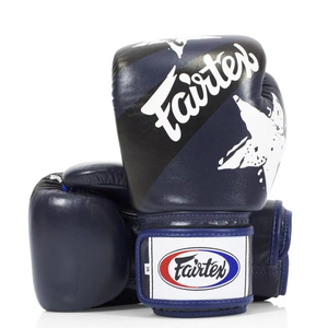 ถุงมือชกมวยไทย Fairtex สีน้ำเงินกรมท่า ลายพิมพ์ ยอดนิยม หนังวัวแท้ ระบายความชื้นได้ดี ปรับขนาดได้ - Product Image 1