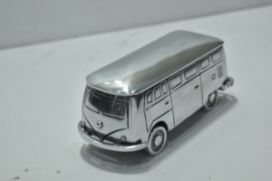 Modelo de Autocaravana Metálica Hecha a Mano Más Vendida con Diseño Realista, Ideal para Decoración de Mesa, Estante e Interiores, en Venta - Product Image 4