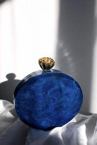 Bolso de mano de resina personalizado con logotipo personalizado Regalo perfecto y accesorio de fiesta para suministro mundial desde India - Product Image 4