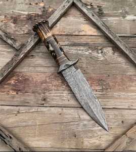 Cuchillo de Caza con Hoja de Acero de Damasco y Mango Texturizado, Cuchillo de Supervivencia para Exteriores - Product Image 5