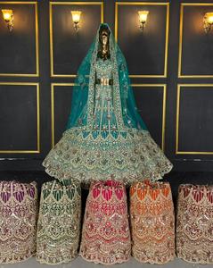 Conjunto de Lehenga Choli de terciopelo bordado 100% algodón, largo hasta el suelo, atuendo nupcial con Dupatta, sin arrugas, tradicional - Product Image 1