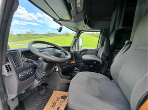 Camion semi-cabine abordable d'occasion 2020 2023 2021 INTERNATIONAL LT625 Camion cabine conventionnelle - Product Image 3