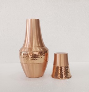 Bouteille d'eau en alliage de cuivre, fabrication directe d'usine, pour l'eau potable, 34 oz, finition martelée - Product Image 3