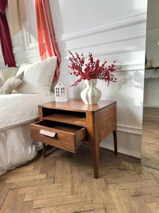 Mesita de Noche Moderna de Madera de Nogal Macizo Hecha a Mano con Cajón y Estante Abierto, Estilo Mid-Century, Mueble para el Hogar - Product Image 3