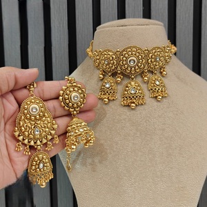 Magnifique ensemble collier et boucles d'oreilles en moissanite plaqué or de qualité supérieure, style antique, pour collection de mariage. - Product Image 3