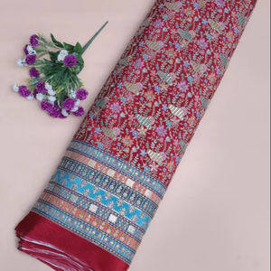 Tela Crepé Natural Roja Brillante con Estampado Floral Buta y Borde Ornamental Pesado para Material de Vestido Kurti, Prenda Étnica - Product Image 1