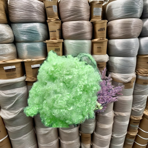 Fibra de poliéster 15D HC Green A Grade 100% reciclada GRS para relleno de juguetes, almohadas, mantas, cojines e interiores de automóviles. - Product Image 1