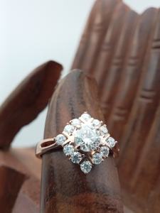 Anillo de Compromiso y Boda Clásico de Lujo para Mujer, Oro Sólido de 10K, Diamante de Laboratorio Redondo de 3 Quilates, VVS EF, Certificado IGI, Joyería Fina - Product Image 6