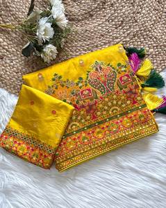 Sari en soie Dola Royal Rajwadi avec tissage cachemiri et pompons de créateur - Product Image 1