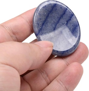 หินอะเวนเจอรีนสีน้ำเงินธรรมชาติขัดเงาสวยงาม หินนิ้วโป้ง หินฝ่ามือ สำหรับการทำสมาธิ ของขวัญ ตกแต่งบ้าน ขายส่ง - Product Image 1