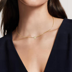 Collar con Letra Inicial A Pulida y Diamantes en Forma de Barra Deslizante - Product Image 3