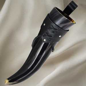 Corne à boire viking artisanale de qualité supérieure avec support en cuir et support pour corne, mug en corne naturelle à prix avantageux - Product Image 1