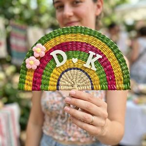 Abanico de Mano Personalizado de Fibra Natural, Regalo y Recuerdo de Boda con Nombre de Pareja - Product Image 1