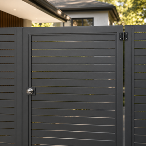 Portail métallique moderne noir à lattes horizontales avec porte piétonne pour entrée de villa, jardin, maison – Design de clôture d'intimité - Product Image 3