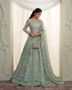 Elegante Vestido de Novia Moderno Verde Menta con Bordado y Cordones, Corte A, Manga Larga, Escote Festoneado, Largo hasta el Suelo, Espalda con Ilusión, Natural - Product Image 4