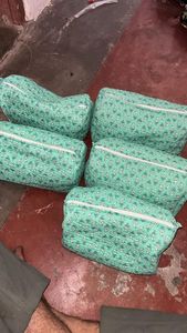 Sacs et pochettes brodés à la main avec des perles, faits sur mesure, avec motif de fruits, idéal pour les magasins d'accessoires de mode pour la revente - Product Image 4