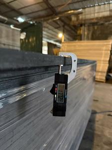 ไม้อัดฟิล์มเคลือบ WBP ขนาด 1220*2440 มม. หนา 18 มม. สำหรับงานแบบหล่อคอนกรีต ราคาดี ตะวันออกกลาง/ยูเออี - Product Image 4