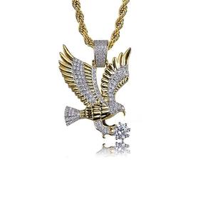 Pendentif Hip Hop Aigle Sertie de Zircons Micro-encastrés en Laiton Plaqué Or avec Chaîne Cordon de 3mm et 24 Pouces - Product Image 3