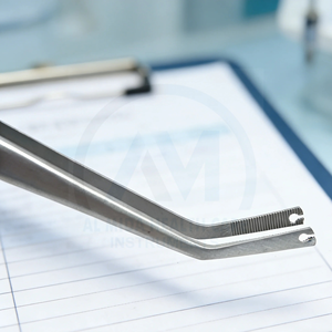 Pinzas de sutura quirúrgica con punta dentada y orificio para cirugía general, instrumento manual con certificación CE Clase I - Product Image 2