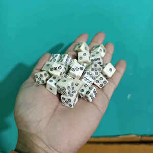 Juego de huesos artesanal tallado en blanco, cuadrado, de arte y coleccionismo, a precio económico - Product Image 1